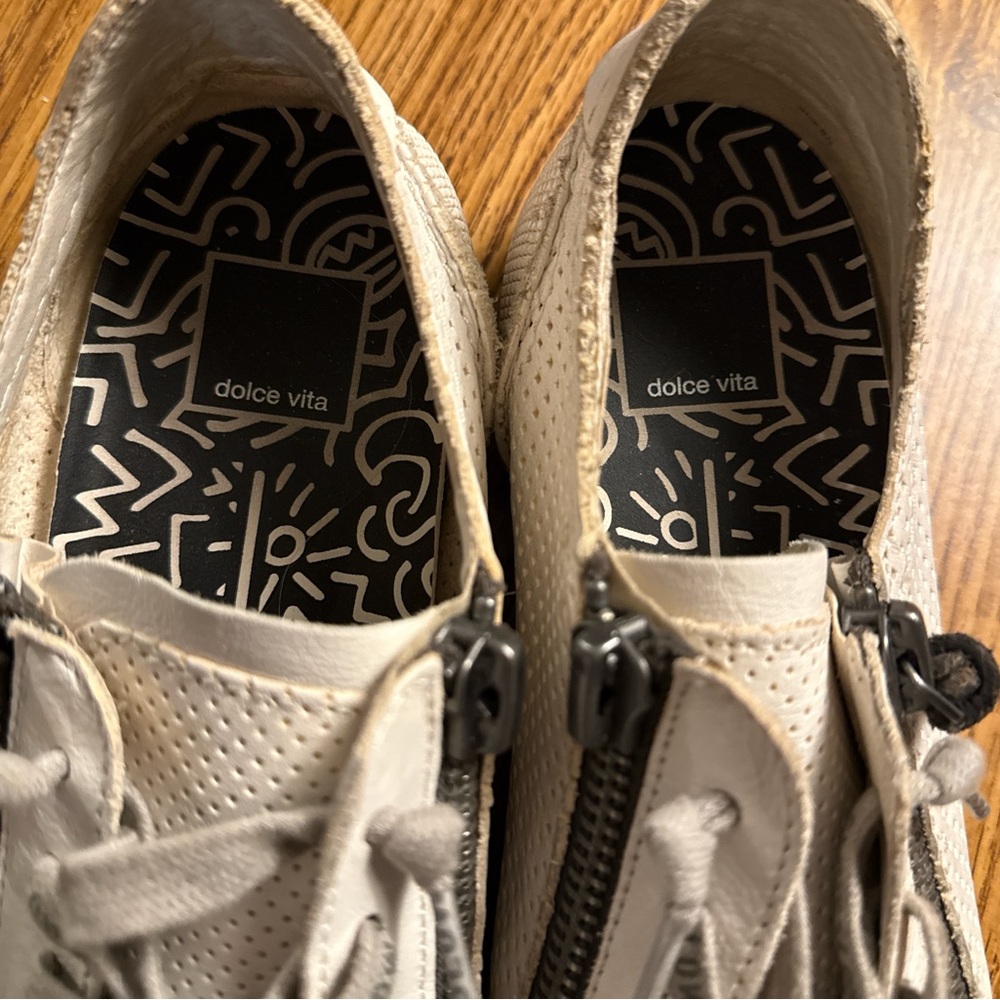 Dolce Vita Perforated sneaker 8.5